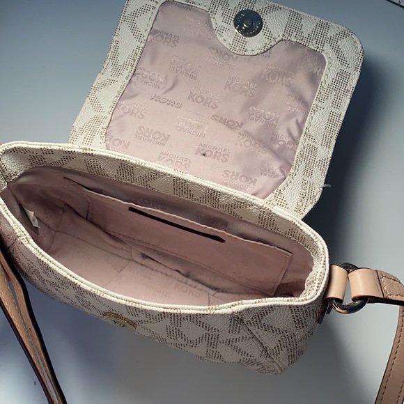 Michael Kors crossbody purse - Picture 2 of 3